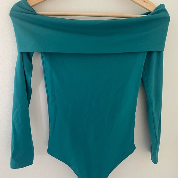 Aritzia Off-Shoulder Long Sleeve Bodysuit XS - Picture 1 of 2